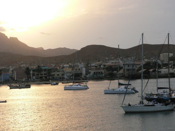 3- Les bateaux seuls au mouillage 